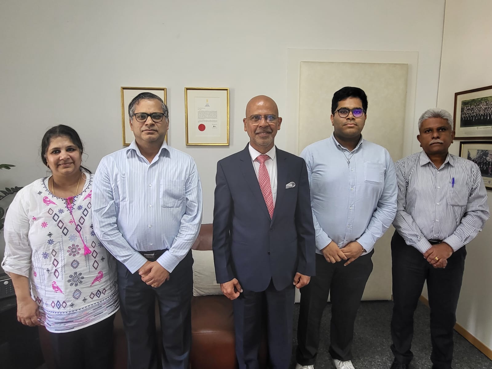 Ambassador Mridul Kumar received Executive Committee members of Swiss Indian Fine Arts Association on 13 May 2024.